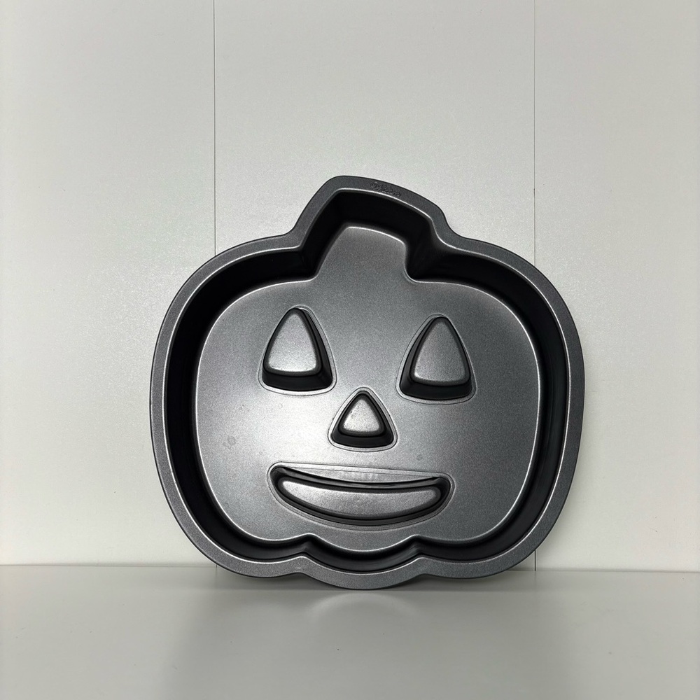 Wilton Jack-O-Lantern Pumpkin Cake Pan Halloween Thanksgiving